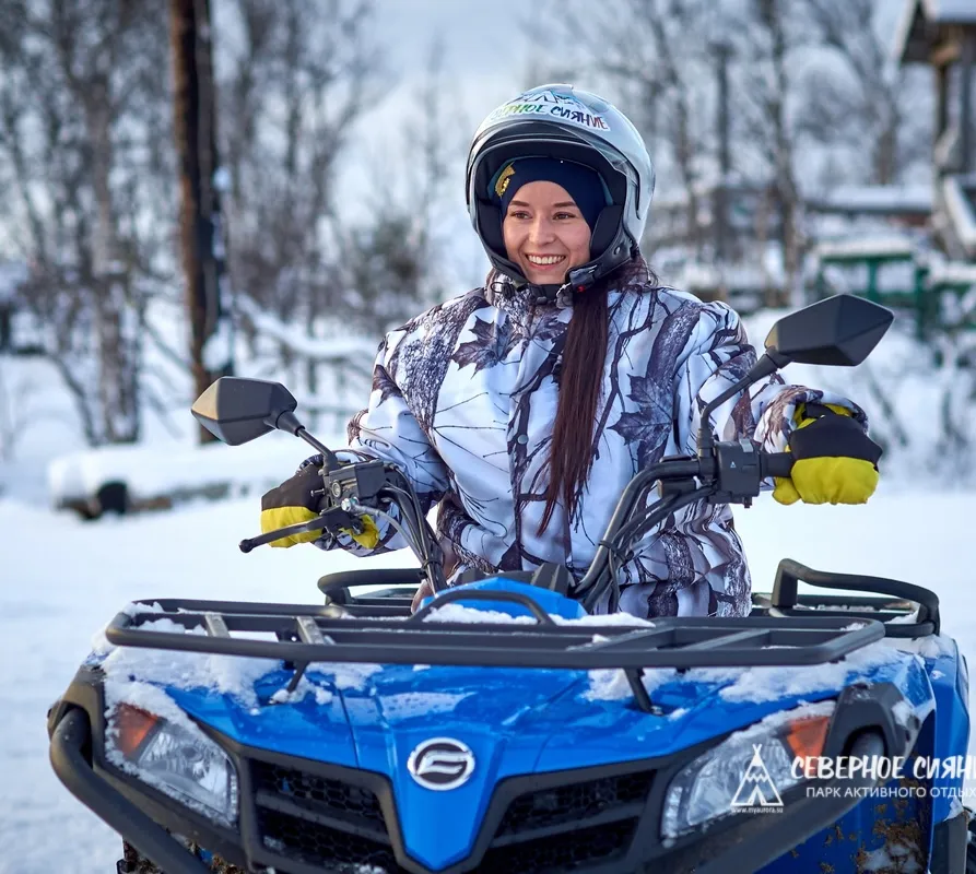 Путешествие у водопада