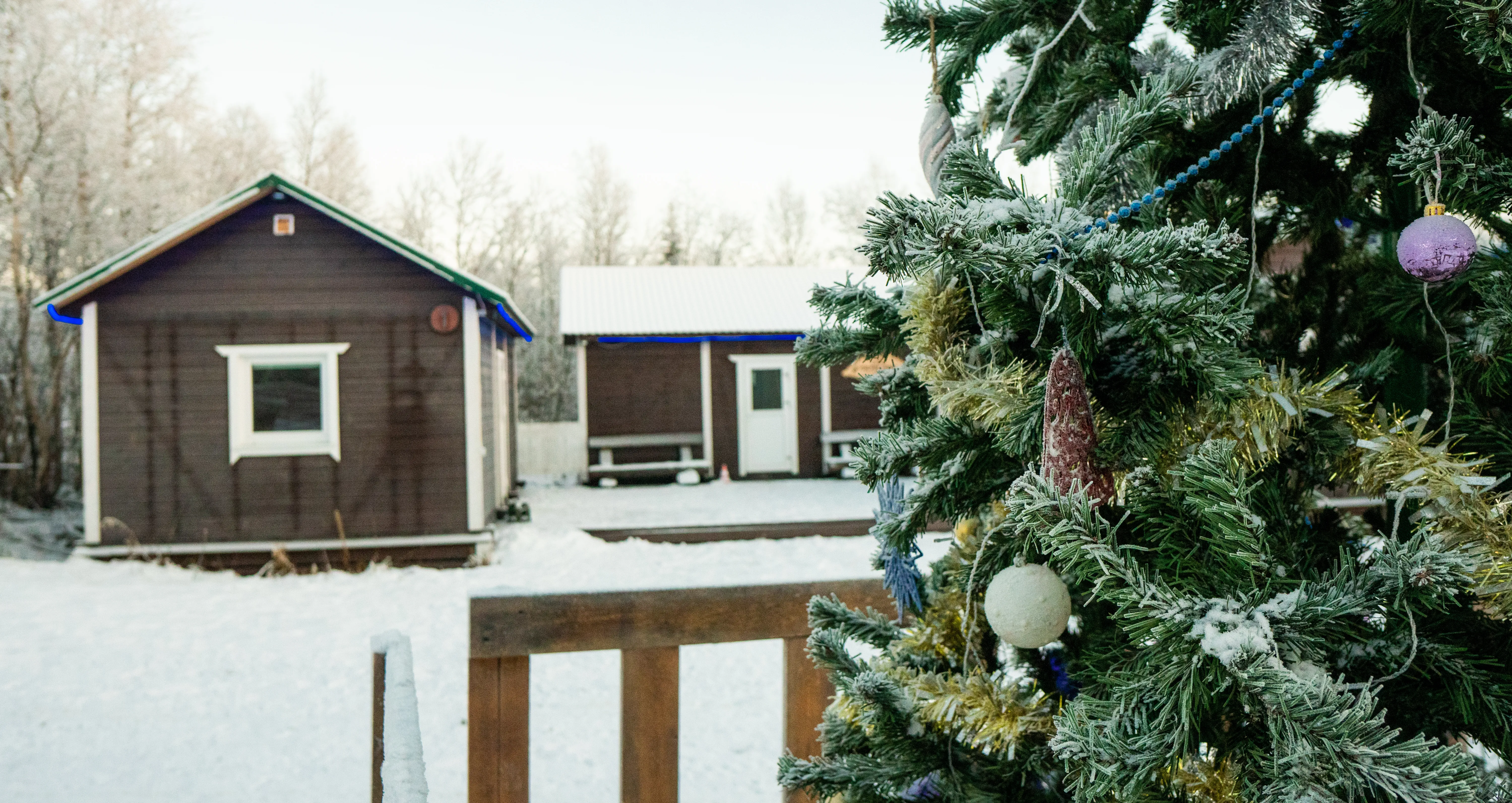 Частная парковка и видеонаблюдение на территории парка.